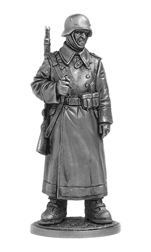 Рядовой пехоты Вермахта (Германия) в караульных ботах. Оловянная военно-историческая миниатюра, пьютер, чернение