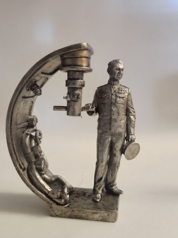 Александр Иванович Маринеско. Военно-историческая миниатюра. Оловянная фигурка, чернение