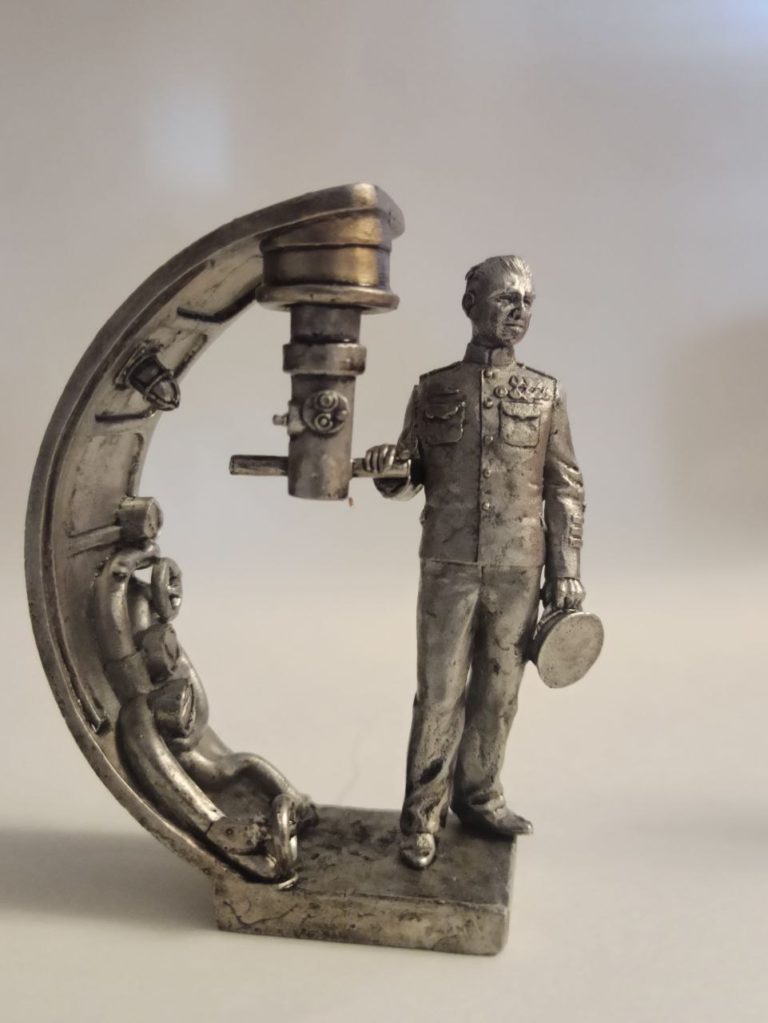 Александр Иванович Маринеско. Военно-историческая миниатюра. Оловянная фигурка, чернение