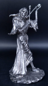 Смерть, играющая на скрипке на Маскараде
