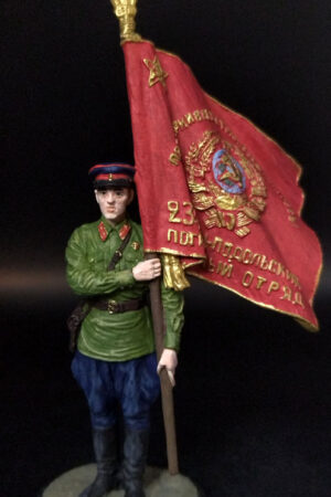 Старший сержант погранвойск НКВД со знаменем погранотряда, 1939-43гг. Оловянная военно-историческая миниатюра, пьютер, акриловые краски