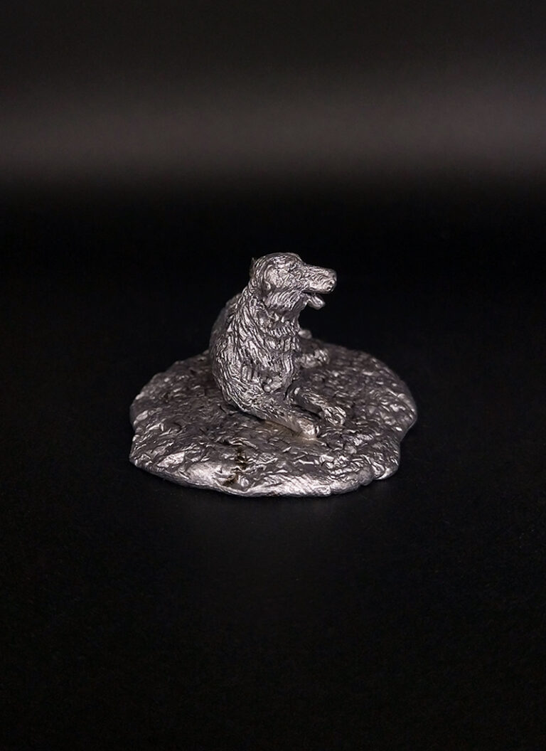 Собака индейцев Кроу. Фигурка из пьютера, литье, пайка, чернение.