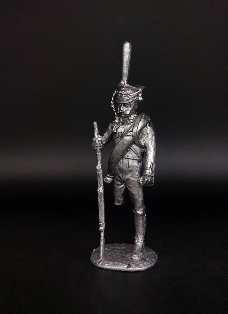 Русский солдат без ноги. Военно-историческая миниатюра. Фигурка из пьютера, литье, пайка, чернение.