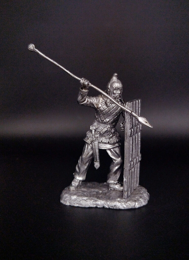Перс с копьем и щитом. Военно-историческая миниатюра. Фигурка из пьютера, литье, пайка, чернение.