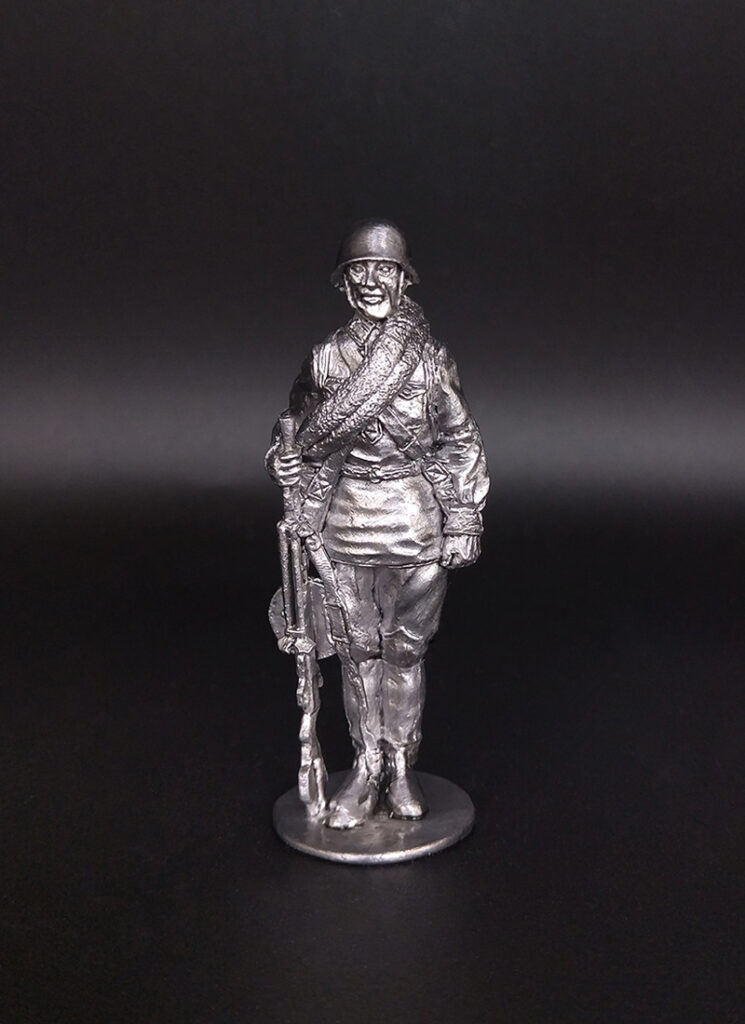 Пулеметчик. Военно-историческая миниатюра. Фигурка из пьютера, литье, пайка, чернение.